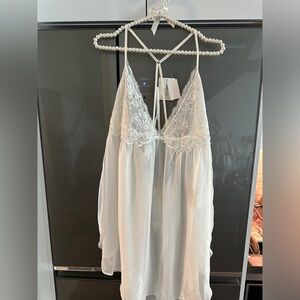 LACE BRIDAL LINGERIE WITH PEARL DETAILS AND MATCHING THONG SET (NEVER BEEN WORN)